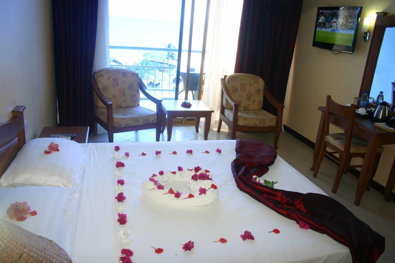 דאר א-סאלאם Giraffe Ocean View Hotel מראה חיצוני תמונה