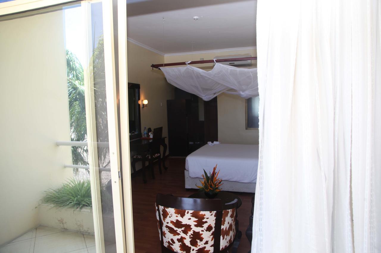 דאר א-סאלאם Giraffe Ocean View Hotel מראה חיצוני תמונה