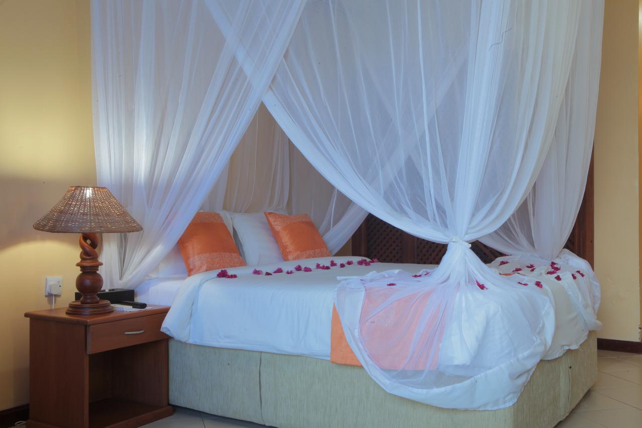 דאר א-סאלאם Giraffe Ocean View Hotel מראה חיצוני תמונה